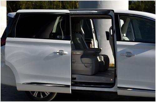 国产商务车高速视频高清,高清镜头捕捉流畅驾驭风采